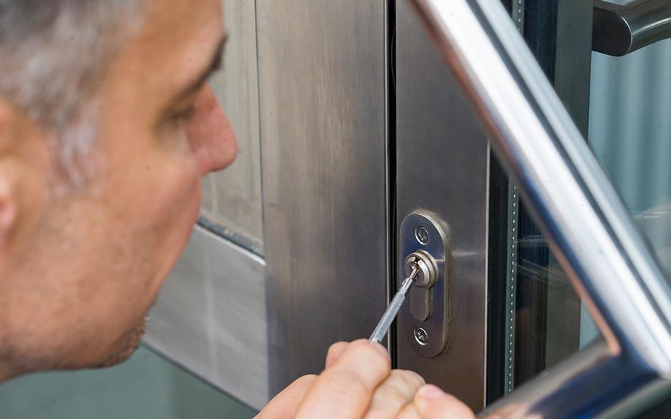 changer de serrure porte d'entrée Paris 12